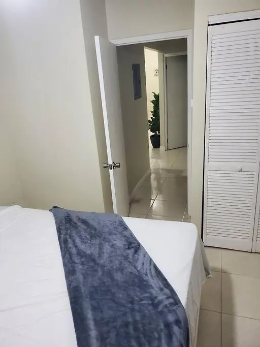 Jacaranda Gated Calm Apartman Sydenham Pen 0*,
